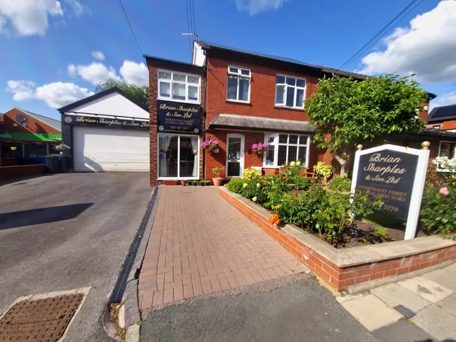 funeral-directors-in-marple-brian-sharples